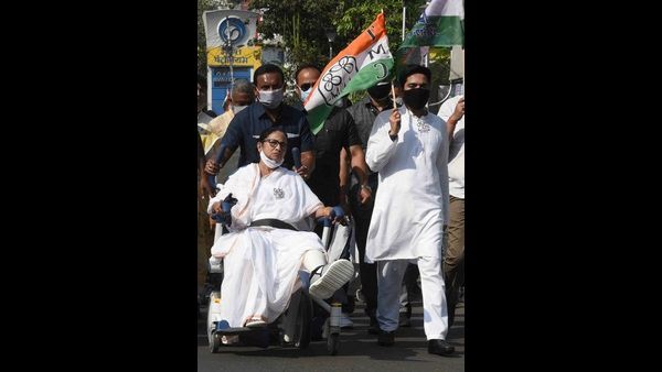 ಆಗ ಸಿಪಿಎಂನವರು ಹೊಡೆದರು, ಈಗ ಬಿಜೆಪಿಯವರು ನನಗೆ ಹೊಡೆಯುತ್ತಿದ್ದಾರೆ: ಮಮತಾ ಬ್ಯಾನರ್ಜಿ