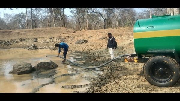 ನಾಗರಹೊಳೆಯಲ್ಲಿ ಕಾಡು ಪ್ರಾಣಿಗಳ ದಾಹ ನೀಗಿಸಲು ಕೆರೆಗೆ ನೀರು ತುಂಬಿಸಿದ ಅರಣ್ಯ ಇಲಾಖೆ