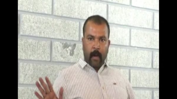 ಜಾರಕಿಹೊಳಿ ರಾಜೀನಾಮೆ: ಸಿಎಂಗೆ ಅಭಿನಂದನೆ ಸಲ್ಲಿಸಿದ ದೂರುದಾರ