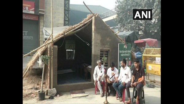 ದೆಹಲಿಯ ಟಿಕ್ರಿಯಲ್ಲಿ ಶಾಶ್ವತ ಮನೆ ನಿರ್ಮಿಸಿ ಹೋರಾಟ ಮುಂದುವರೆಸಿದ ರೈತರು