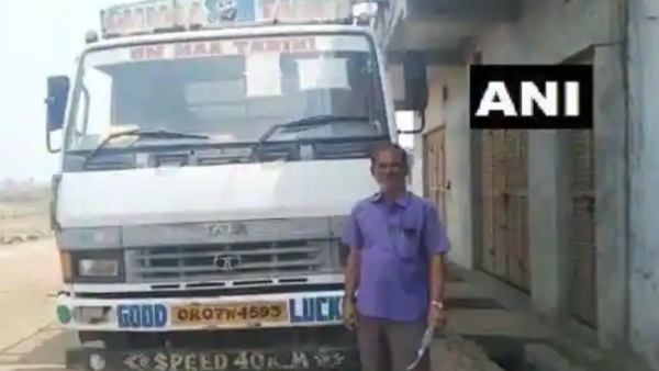 ಹೆಲ್ಮೆಟ್ ಧರಿಸಿಲ್ಲ ಎಂದು ಟ್ರಕ್ ಚಾಲಕನಿಗೆ ದಂಡ ಹಾಕಿದ ಪೊಲೀಸರು