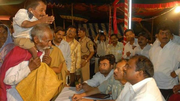 ಕೊವಿಡ್ ಭೀತಿ: ''ಜಿಲ್ಲಾಧಿಕಾರಿಗಳ ನಡೆ ಹಳ್ಳಿಗಳ ಕಡೆ'' ಗ್ರಾಮ ವಾಸ್ತವ್ಯಕ್ಕೆ ಬ್ರೇಕ್ !