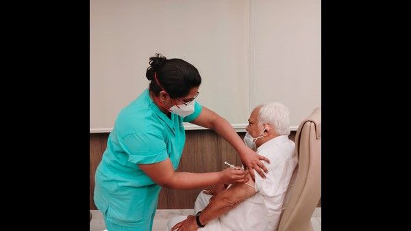 ಎರಡು ಡೋಸ್ ಕೋವಿಡ್ ಲಸಿಕೆ ಪಡೆದರೂ ಮಾಜಿ ಸಚಿವ ದೇಶಪಾಂಡೆಗೆ ಕೊರೋನಾ!