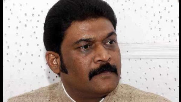 ಜಿಂದಾಲ್‌ಗೆ ಭೂಮಿ ಪರಭಾರೆ: ಸಚಿವ ಆನಂದ ಸಿಂಗ್ ರಾಜೀನಾಮೆ ನೀಡಲಿ