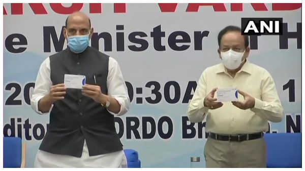 ಡಿಆರ್‌ಡಿಒ 2-ಡಿಜಿ ಔಷಧಿ ಲೋಕಾರ್ಪಣೆ ಮಾಡಿದ ರಾಜನಾಥ್ ಸಿಂಗ್