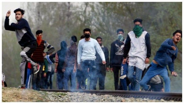 ಮೈಸೂರು: ಕೊರೊನಾ ಸೋಂಕಿತನ ಮೇಲೆ ಗ್ರಾಮಸ್ಥರ ಹಲ್ಲೆ