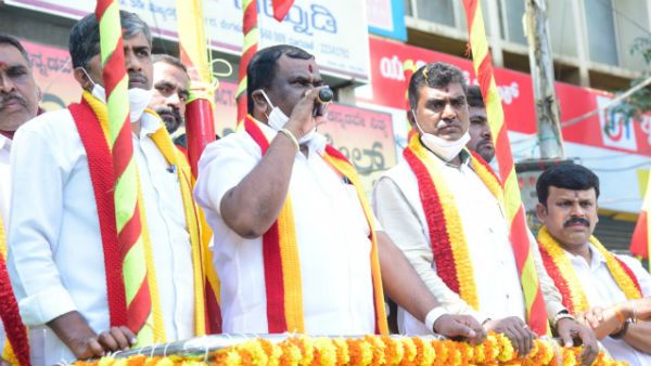 ಆಕ್ಸಿಜನ್, ಲಸಿಕೆ ಹಂಚಿಕೆಯಲ್ಲಿ ಕರ್ನಾಟಕಕ್ಕೆ ತಾರತಮ್ಯ: ಕರವೇ ಟೀಕೆ