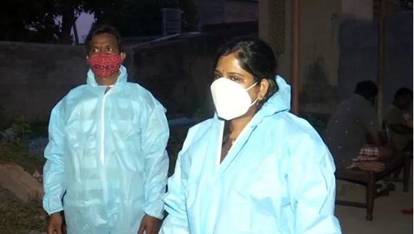 ನಿರ್ಗತಿಕ ಶವಗಳ ಅಂತ್ಯಸಂಸ್ಕಾರ ನಡೆಸಲು ನರ್ಸ್ ವೃತ್ತಿ ಬಿಟ್ಟುಬಂದ ಮಹಿಳೆ