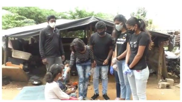 ಮೈಸೂರು: ಕೋವಿಡ್ ಸಂಕಷ್ಟದಲ್ಲಿ ವಿದ್ಯಾರ್ಥಿನಿಯರ 'ಮನ ಮೆಚ್ಚುವ' ಕಾರ್ಯ