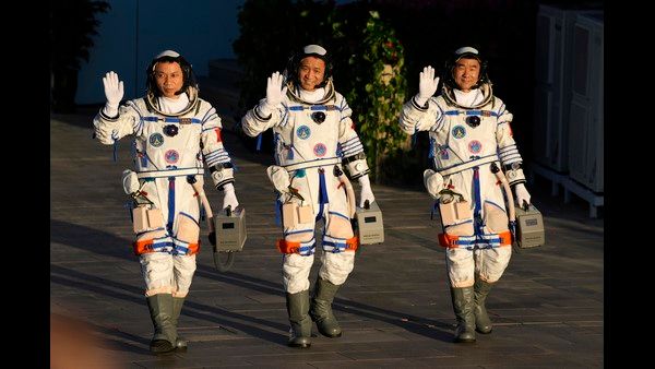 ಚೀನಾದ ಬಹುದೊಡ್ಡ ಸಾಧನೆ! ಬಾಹ್ಯಾಕಾಶ ನಿಲ್ದಾಣಕ್ಕೆ ‘ಎಂಟರ್ ದಿ ಡ್ರ್ಯಾಗನ್’