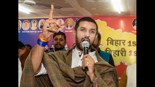 ಬಿಹಾರದಲ್ಲಿ ಬಿಕ್ಕಟ್ಟು: ಲೋಕ ಜನಶಕ್ತಿ ಪಕ್ಷದಲ್ಲಿ ಮಗನ ವಿರುದ್ಧವೇ ಚಿಕ್ಕಪ್ಪನ ದಂಗೆ