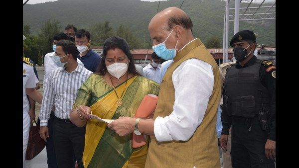 ನೌಕಾನೆಲೆ ನಿರಾಶ್ರಿತರನ್ನು ರಾಷ್ಟ್ರೀಯ ಸಂತ್ರಸ್ತರೆಂದು ಘೋಷಿಸಿ