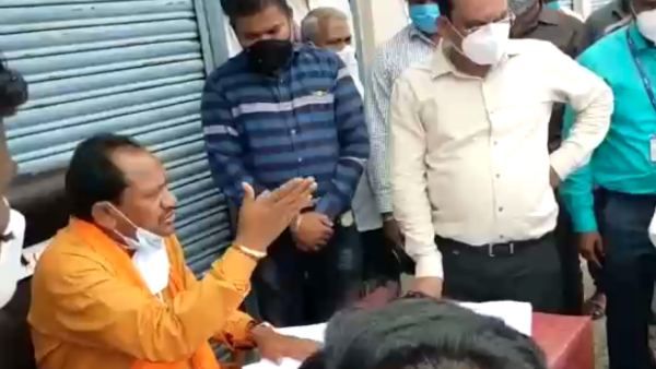 ದೂರು ಕೊಡುವವರಿಗೆ ಹೊಡೆಯಿರಿ ಎಂದ ಸಚಿವ ಪ್ರಭು ಚವ್ಹಾಣ್