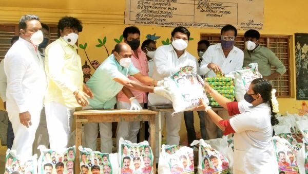 ಹೊಸಕೋಟೆಯಲ್ಲಿ ಆಶಾ ಕಾರ್ಯಕರ್ತೆಯರಿಗೆ ಆಹಾರ ಕಿಟ್ ವಿತರಣೆ!
