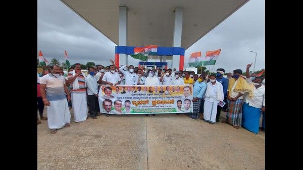 ಪೆಟ್ರೋಲ್‌ನಿಂದ ಬರುವ ಹಣ ಮೋದಿ ಖಾತೆಗೆ ಹೋಗುತ್ತೆ: ಕೆ.ಎಚ್. ಮುನಿಯಪ್ಪ