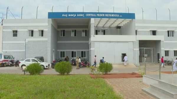 ಶಿವಮೊಗ್ಗದ ಸೆಂಟ್ರಲ್ ಜೈಲ್‌ನಲ್ಲಿ ಕೈದಿ ಮೇಲೆ ಸಹ ಕೈದಿಗಳಿಂದ ಹಲ್ಲೆ; ಹೈಡ್ರಾಮಾ