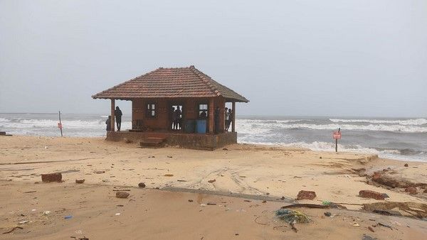 ಅರಬ್ಬೀ ಸಮುದ್ರ ಪ್ರಕ್ಷುಬ್ಧ; ಪೆಣಂಬೂರು ಬೀಚ್‌ನಲ್ಲಿ ತೀವ್ರ ಕಡಲ್ಕೊರೆತ