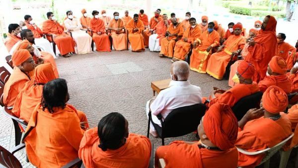 ಬಿಎಸ್‌ವೈ ಪರ ನಿಂತ ಸ್ವಾಮೀಜಿಗಳ ವಿರುದ್ಧ ಗುಡುಗಿದ ಎಚ್. ವಿಶ್ವನಾಥ್