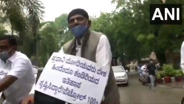 Video: ಸಂಸತ್ತಿಗೆ ಸೈಕಲ್‌ನಲ್ಲಿ ತೆರಳಿದ ಕಾಂಗ್ರೆಸ್ ಸಂಸದ ಡಿಕೆ ಸುರೇಶ್