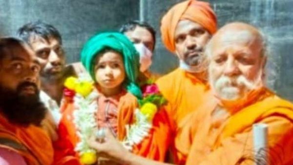 ಕಾಳಗಿ ಹಿರೇಮಠದ ಉತ್ತರಾಧಿಕಾರಿಯಾಗಿ 4 ವರ್ಷದ ಬಾಲಕ ನೇಮಕ