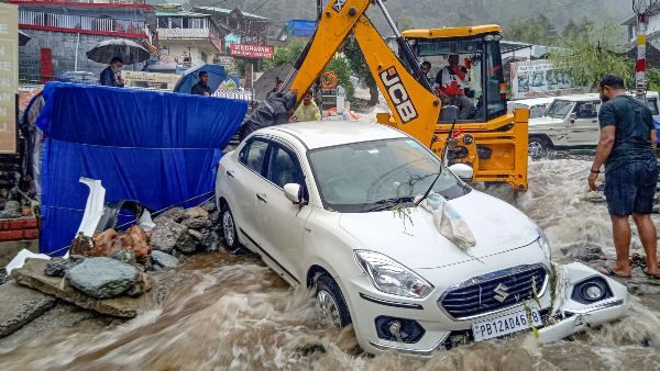 ಮೈನಡುಗಿಸುವ ವಿಡಿಯೋ; ಪ್ರವಾಹದಲ್ಲಿ ಕೊಚ್ಚಿ ಹೋದ ಕಾರುಗಳು