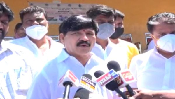 ಬಿಎಸ್‌ವೈ ರೈಲ್ವೆ ಇಂಜಿನ್‌ನಂತೆ, ನಾವು ಬೋಗಿಗಳು: ಎಸ್.ಎ. ರಾಮದಾಸ್