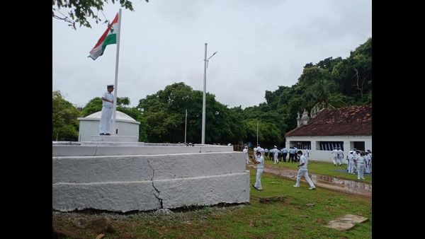 'ಆಜಾದಿ ಕಾ ಅಮೃತ್ ಮಹೋತ್ಸವ': ಅಂಜುದೀವ್‌ನಲ್ಲಿ ನೌಕಾಪಡೆಯಿಂದ ಧ್ವಜಾರೋಹಣ