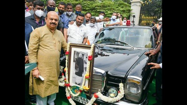 ಮಾಜಿ ಸಿಎಂ ದಿ. ದೇವರಾಜ ಅರಸು ಜನ್ಮದಿನ ಪ್ರತಿವರ್ಷ ಈ ಕಾರು ವಿಧಾನಸೌಧಕ್ಕೆ ಬರುವುದು ಯಾಕೆ?