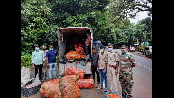 ತರಕಾರಿ ವಾಹನದಲ್ಲಿ ಗೋಮಾಂಸ ಸಾಗಣೆ; ಇಬ್ಬರನ್ನು ಬಂಧಿಸಿದ ಆಗುಂಬೆ ಘಾಟ್ ಪೊಲೀಸರು