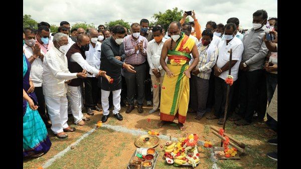 ರಾಜ್ಯದ ಮೊದಲ ಮಾದರಿ ಗೋಶಾಲೆ ಸ್ಥಾಪನೆಗೆ ಚಿಕ್ಕಬಳ್ಳಾಪುರದಲ್ಲಿ ಚಾಲನೆ