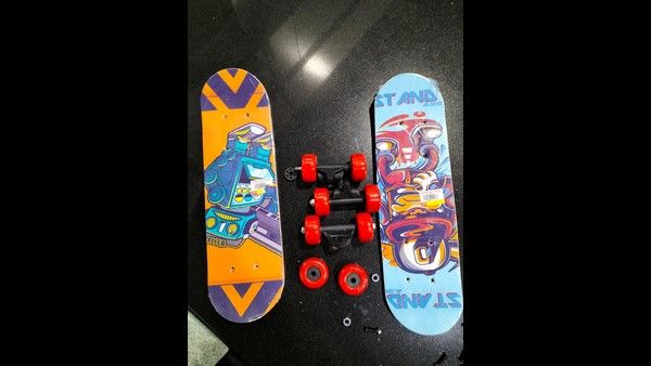 ಸ್ಕೇಟಿಂಗ್ ಚಕ್ರದ ಬೋಲ್ಟ್​ನೊಳಗೆ ಬಚ್ಚಿಟ್ಟು ಅಕ್ರಮ ಚಿನ್ನ ಸಾಗಾಟಕ್ಕೆ ಯತ್ನ; ವಶ