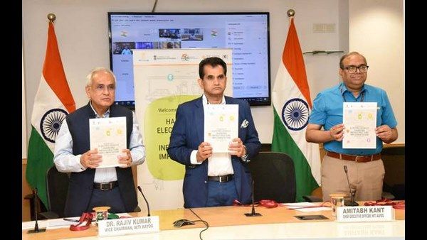 ವಿದ್ಯುತ್ ವಾಹನ (ಇವಿ) ಚಾರ್ಜಿಂಗ್ ಮೂಲಸೌಕರ್ಯಕ್ಕೆ ಮಾರ್ಗದರ್ಶನ ನೀಡಲು ಕೈಪಿಡಿ ಬಿಡುಗಡೆ ಮಾಡಿದ ನೀತಿ ಆಯೋಗ