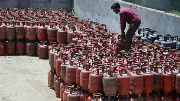 ಗ್ರಾಹಕರೇ ಗಮನಿಸಿ: ವಾಣಿಜ್ಯ ಬಳಕೆ ಅಡುಗೆ ಅನಿಲ ದರ ಏರಿಕೆ