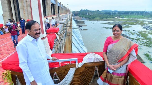 ತುಂಗಾಭದ್ರಾ ಜಲಾಶಯ ವೀಕ್ಷಿಸಿದ ಉಪ ರಾಷ್ಟ್ರಪತಿಗಳು