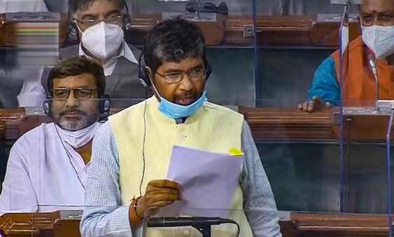 ಸಚಿವರಾದ ಬಳಿಕ ಕ್ಷೇತ್ರಕ್ಕೆ ಮೊದಲ ಭೇಟಿ: ಪಶುಪತಿ ಪಾರಸ್‌ ಮೇಲೆ ಶಾಹಿ ಎಸೆದ ಮಹಿಳೆ