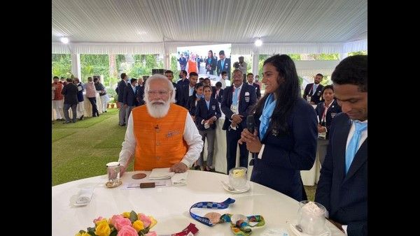 ಕೊಟ್ಟ ಮಾತಿನಂತೆ ನಡೆದುಕೊಂಡ ಮೋದಿ: ಪಿವಿ ಸಿಂಧು ಜೊತೆ ಐಸ್‌ಕ್ರೀಂ ಸವಿದ ಪ್ರಧಾನಿ