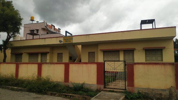 ವಿಶೇಷ ವರದಿ; ಅನಾಥವಾದ ಹಿರಿಯೂರಿನ ಎಪಿಎಂಸಿ ವಸತಿ ಗೃಹಗಳು