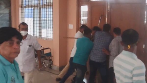 ಬಂಟ್ವಾಳ ಮಿನಿ ವಿಧಾನಸೌಧದ ಬಾಗಿಲು ಮುರಿದ ಕಾಂಗ್ರೆಸ್ ಕಾರ್ಯಕರ್ತರು!