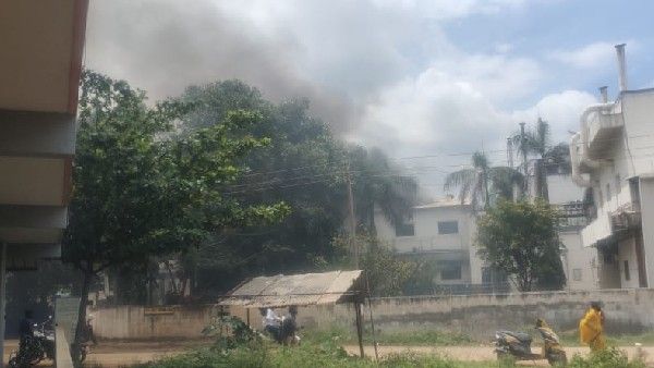 ಅತ್ತಿಬೆಲೆ ಕೈಗಾರಿಕೆಯಲ್ಲಿ ಅಗ್ನಿ ಅನಾಹುತ: ರೊಚ್ಚಿಗೆದ್ದ ಸಾರ್ವಜನಿಕರಿಂದ ಪ್ರತಿಭಟನೆ