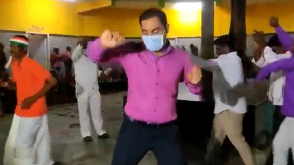 ಬಿಂದಾಸ್ ಸ್ಟೆಪ್ ಹಾಕಿದ ದಾವಣಗೆರೆ ತಹಶೀಲ್ದಾರ; ಕೋವಿಡ್ ನಿಯಮ ಉಲ್ಲಂಘನೆ!?