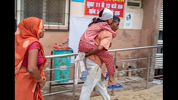 ಇದೆಂಥಾ ಸ್ಥಿತಿ: ಮನೆ-ಮನೆಯಲ್ಲೂ ಒಬ್ಬರಿಗಿಂತ ಹೆಚ್ಚು ಮಂದಿಗೆ ಜ್ವರ, ಕೆಮ್ಮು, ನೆಗಡಿ!