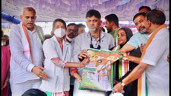 ಕೊರೊನಾ ಲಸಿಕೆ ಹಾಕಿಸಿಕೊಳ್ಳದವರಿಗೆ ರೇಷನ್ ಇಲ್ಲ ಎಂದು ಆತಂಕ ಸೃಷ್ಟಿಸಿದ ಅಧಿಕಾರಿ!