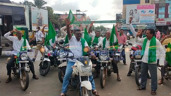 ಶಿವಮೊಗ್ಗದಲ್ಲಿ ಭಾರತ ಬಂದ್‌ಗೆ ನೀರಸ ಪ್ರತಿಕ್ರಿಯೆ; ಬೀದಿಗಿಳಿದ ರೈತರು, ಕನ್ನಡಪರ ಸಂಘಟನೆಗಳು