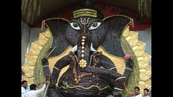 ಜೆಪಿ ನಗರದ ಗಣೇಶನಿಗೆ ಮುಸುಕಿನ ಜೋಳ, ಸೊಪ್ಪು ಅಲಂಕಾರ