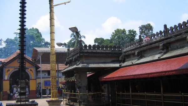 ಕೊಲ್ಲೂರು ದೇವಾಲಯಕ್ಕೆ ಭೇಟಿ ನೀಡುವ ಭಕ್ತರಿಗೆ ಹೊಸ ನಿಯಮ