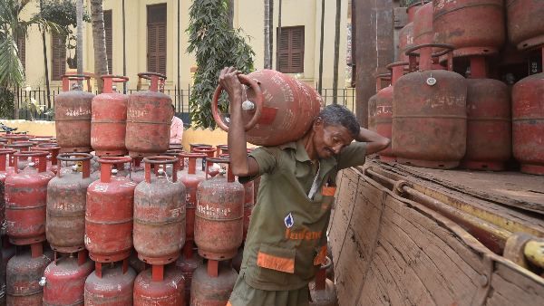 ಸೆ.1: ಅಡುಗೆ ಅನಿಲ ಸಿಲಿಂಡರ್ ಬೆಲೆ 25 ರು ಹೆಚ್ಚಳ