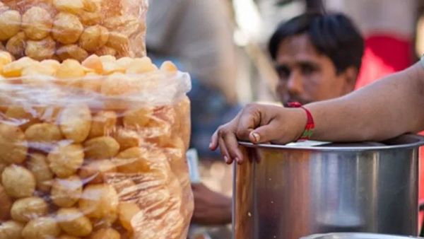 ಹೆಣ್ಣುಮಗು ಜನಿಸಿದ್ದಕ್ಕೆ ಉಚಿತವಾಗಿ 40,000 ರೂ. ಪಾನಿಪುರಿ ವಿತರಣೆ