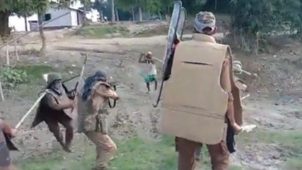 ಅಸ್ಸಾಂ: ತೆರವು ಕಾರ್ಯಾಚರಣೆ ವೇಳೆ ಸ್ಥಳೀಯರ ಮೇಲೆ ಪೊಲೀಸ್ ಗುಂಡಿನ ದಾಳಿ; ಇಬ್ಬರು ಸಾವು