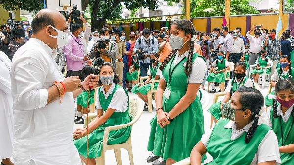 ಕನ್ನಡ ಕಲಿಕೆ ಕಡ್ಡಾಯ, ಸ್ಪಷ್ಟನೆ ನೀಡುವಂತೆ ಸರ್ಕಾರಕ್ಕೆ ನೋಟಿಸ್