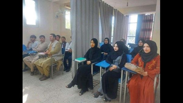 ಒಂದೇ ಕ್ಲಾಸಿನ ಹುಡುಗ-ಹುಡುಗಿಯರ ಮಧ್ಯೆ ಪರದೆ; ಅಫ್ಘಾನ್ ವಿವಿಗಳಲ್ಲಿ ಇದೆಂಥಾ ದುಸ್ಥಿತಿ?